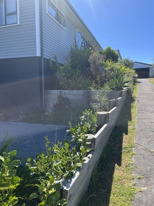 Retaining along steep driveway in Paraparaumu by SWT Building